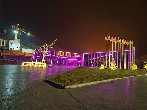 城市亮化是现代城市建设的重要组成部分,它不仅可以美化城市的夜景,还能提升城市的整体形象。随着科技的不断进步,城市亮化也得到了更多的关注和创新。本文将介绍一些关于城市亮化的创意和技术,帮助读者了解城市亮化的重要性以及如何进行永宁城市亮化的规划和实施。 城市亮化是现代城市建设的重要组成部分,它不仅可以美化城市的夜景,还能提升城市的整体形象。随着科技的不断进步,城市亮化也得到了更多的关注和创新。本文将介绍一些关于城市亮化的创意和技术,帮助读者了解永宁城市亮化的重要性以及如何进行永宁城市亮化的规划和实施。